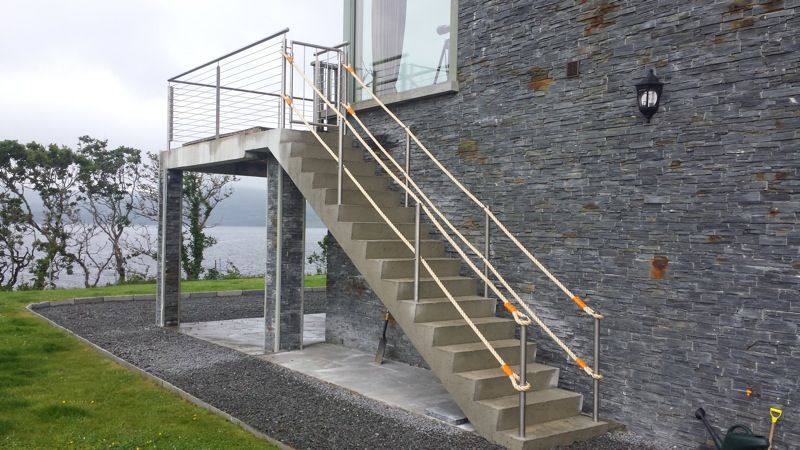 Stainless steel handrails with stainless rope balustrading