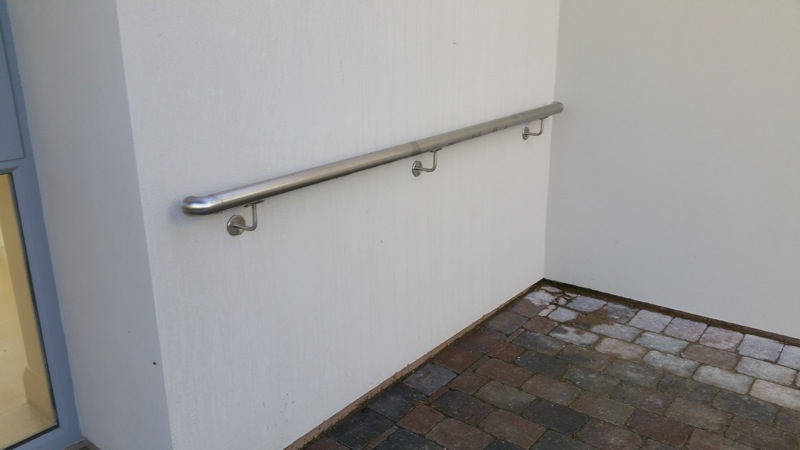 Stainless steel handrails with stainless rope balustrading